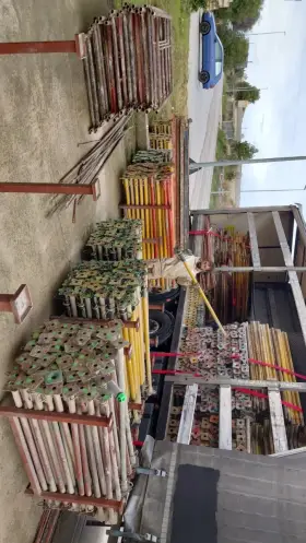 Compramos lotes de puntales y grúas 