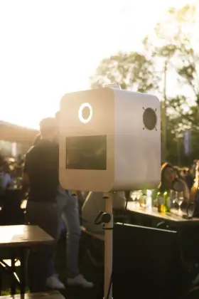 Alquiler de fotomatón premium para bodas y eventos en Madrid