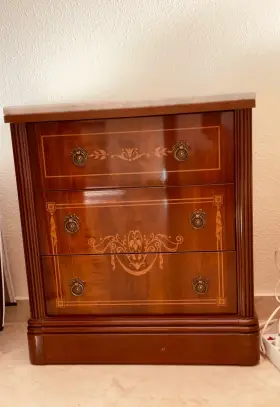 Cómoda y mesillas de noche