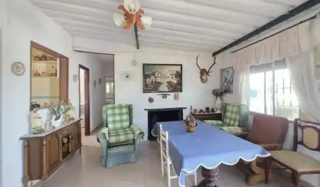Casa rural con olivos y gran parcela en Gibraleón