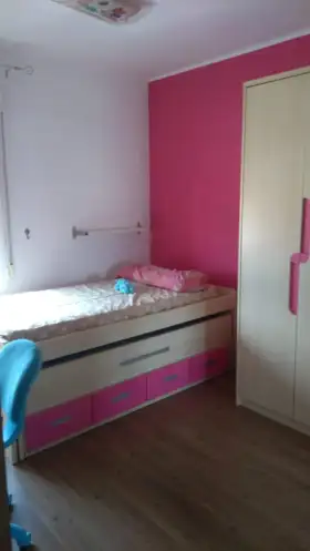 Apartamento cuatro habitaciones y merendero 