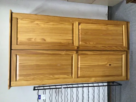GARDE ROBES PIN 2 PORTES EN ETAT