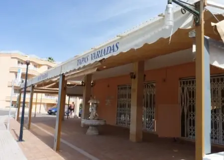 Locales en Cala Mandia