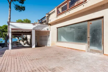Venta Local en Porto Colom con terraza vistas al mar
