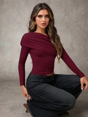 SHEIN BAE Camiseta ajustada de cuello asimétrico y repliegue simple y elegante personalizada, para otoño, en color burdeos, top oscuro rojo, top burdeos, top vino tinto