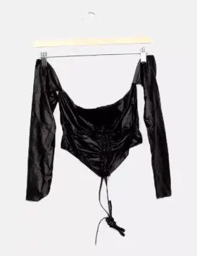 Conjunto polipiel negro frunces